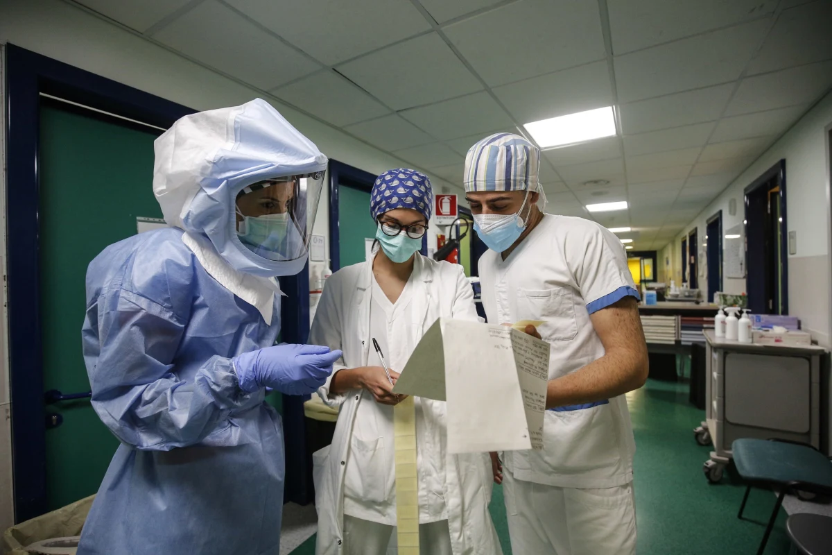 Do 100 tys. wzrosła liczba zgonów osób zakażonych koronawirusem na świecie. SARS-CoV-2 wykryto już u ponad 1,6 mln ludzi – wynika z podliczeń agencji Reutera.