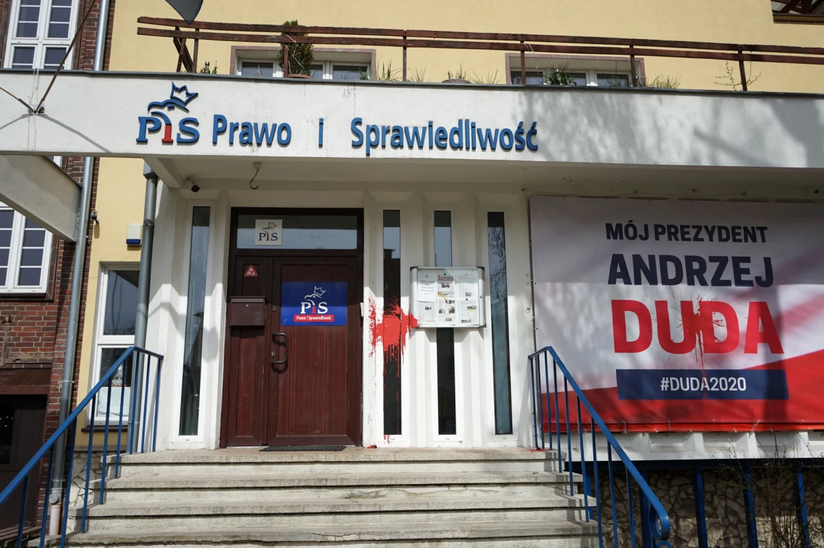 Gdyby wybory do Sejmu miały odbyć się najbliższą niedzielę na PiS głosowałoby 43,96 proc. badanych, na KO – 22,44 proc., a na Lewicę – 15,66 proc. – wynika z najnowszego sondażu dla "Super Expressu". PSL poparło 8,73 proc. badanych, a Konfederację – 7,71 proc.
