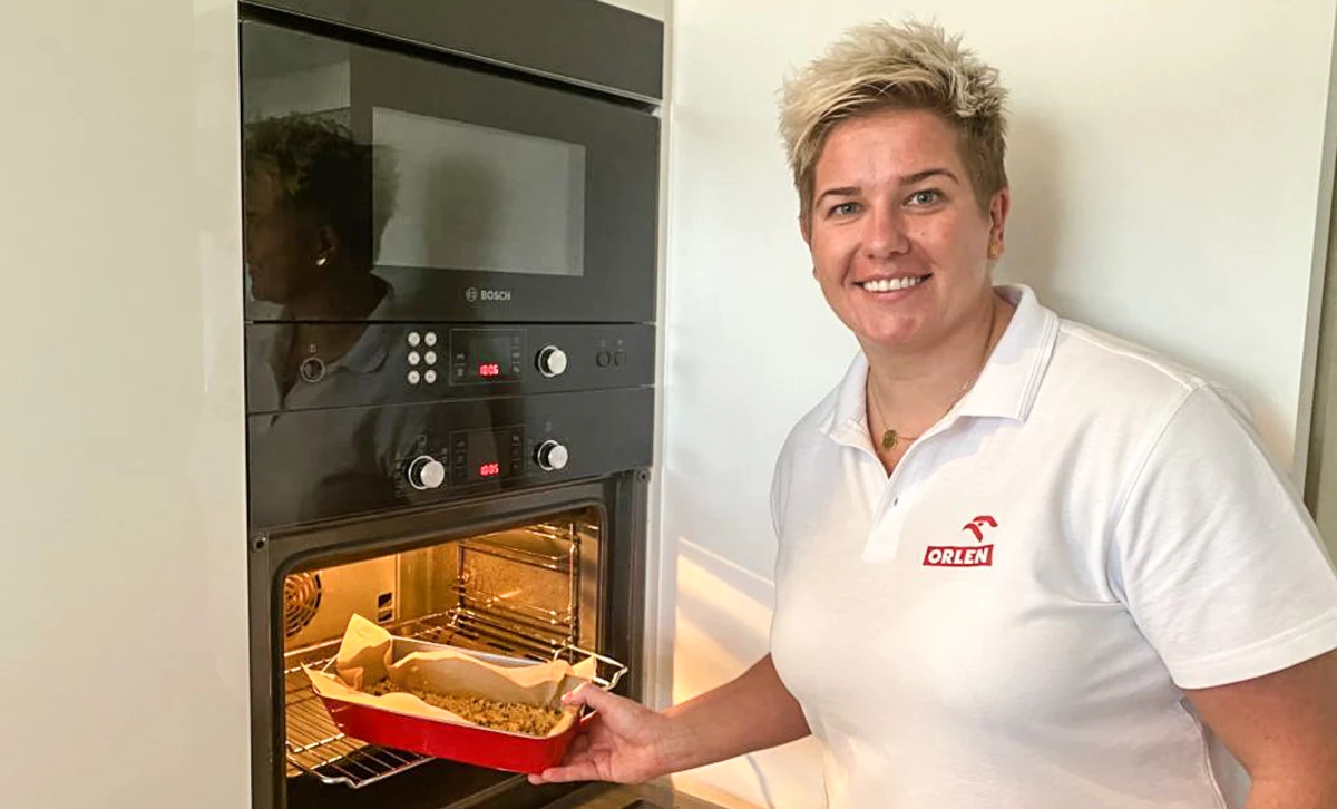 Anita Włodarczyk – utytułowana polska młociarka –  szykuje się na bardzo nietypowe święta. Zawodniczka AZS AWF Katowice zasiądzie do wielkanocnego stołu tylko z rodzicami. "Z resztą rodziny połączymy się przez internet" – mówi. Jak przyznaje, na jej świątecznym stole, muszą się znaleźć przede wszystkim jajka, które uwielbia. "Ale lubię też keksa i mazurki, a poza słodkościami także choćby pieczone mięsa. Ale jajka, takie po prostu ugotowane, najbardziej" – zdradza mistrzyni.