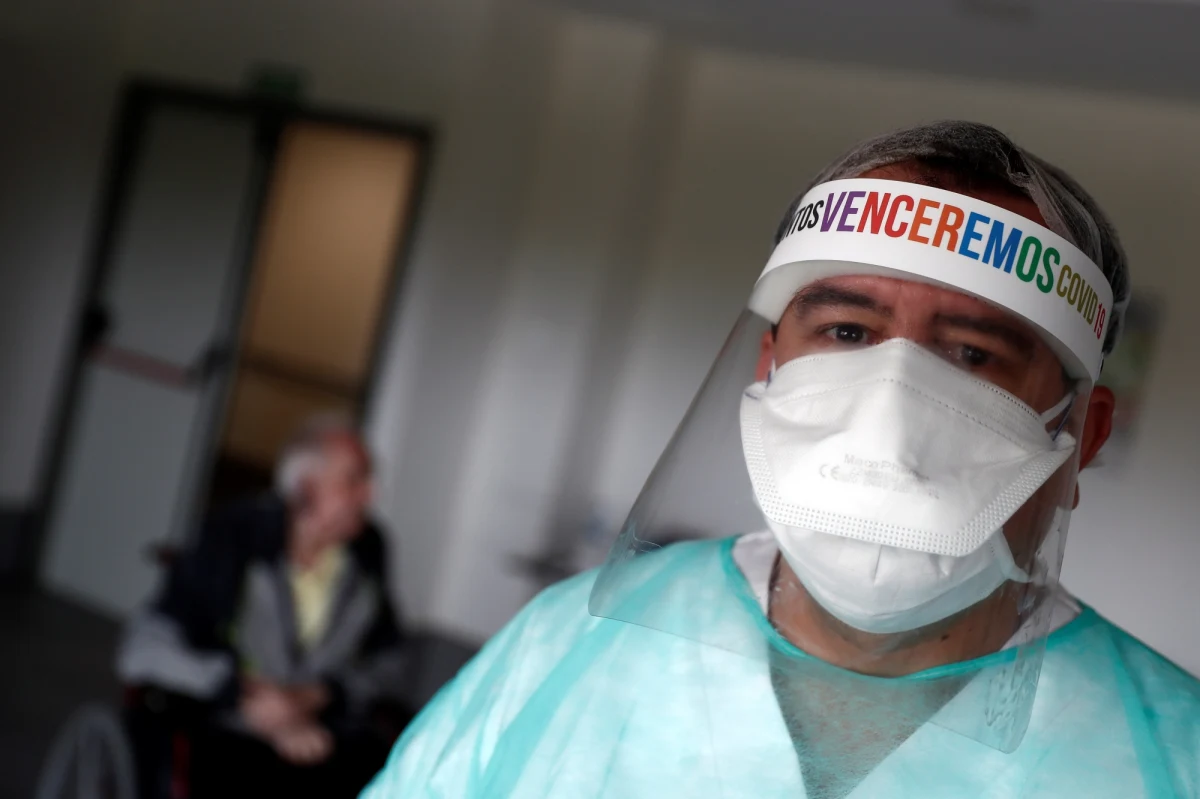 W ciągu minionej doby w Hiszpanii na Covid-19 zmarło 510 osób, zaś zakażenie koronawirusem SARS-CoV-2 potwierdzono u 4830 nowych pacjentów – poinformowało w sobotę ministerstwo zdrowia tego kraju.