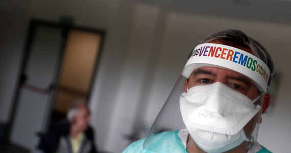 W ciągu minionej doby w Hiszpanii na Covid-19 zmarło 510 osób, zaś zakażenie koronawirusem SARS-CoV-2 potwierdzono u 4830 nowych pacjentów – poinformowało w sobotę ministerstwo zdrowia tego kraju.