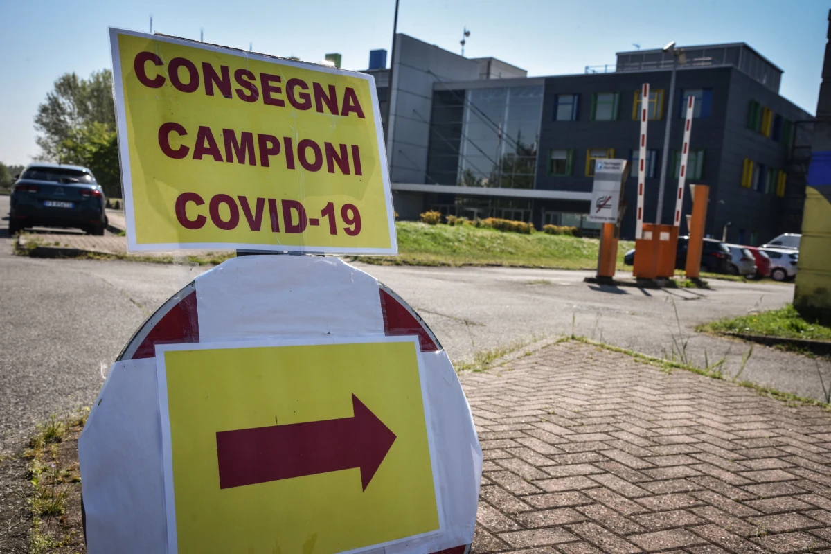 We Włoszech w ciągu ostatniej doby odnotowano śmierć 619 osób zakażonych koronawirusem - poinformowała w sobotę Obrona Cywilna. Łączny bilans zmarłych od początku epidemii w lutym wzrósł do 19 468.