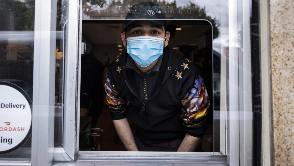 1920 osób zmarło w USA na koronawirusa w ciągu ostatnich 24 godzin - wynika z bilansu prowadzonego przez Uniwersytet Johnsa Hopkinsa w Baltimore. Od początku epidemii śmierć poniosło w Stanach Zjednoczonych łącznie 20 506 osób.