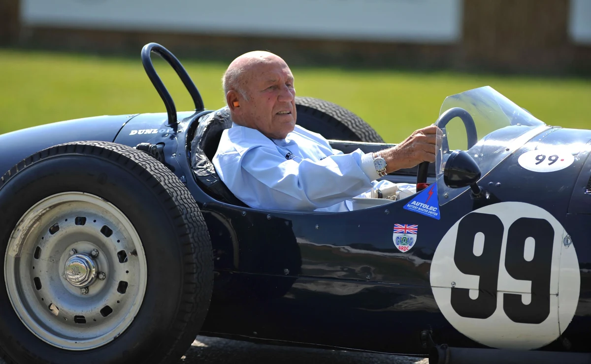 W wieku 90 lat zmarł jeden z najwybitniejszych kierowców Formuły 1 sir Stirling Moss - poinformowała gazeta "Daily Mail". "Był uznawany za najlepszego z grona tych, którym nigdy nie udało się wywalczyć tytułu mistrza świata" - zaznaczają dziennikarze. 