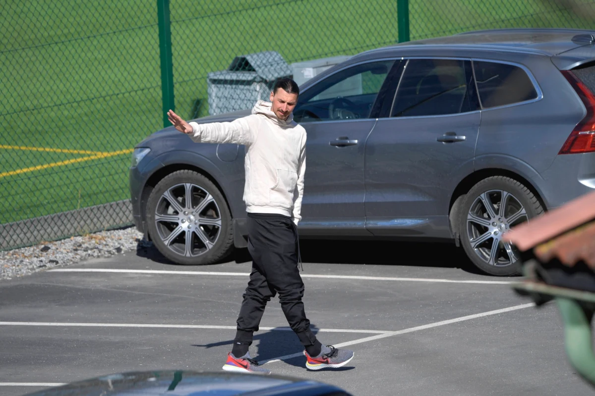 Zdjęciem szczupaka, pochwalił się na Instagramie, szwedzki piłkarz Zlatan Ibrahimovic. Jak zapewnił, po sfotografowaniu, ryba ponownie trafiła do wody. 