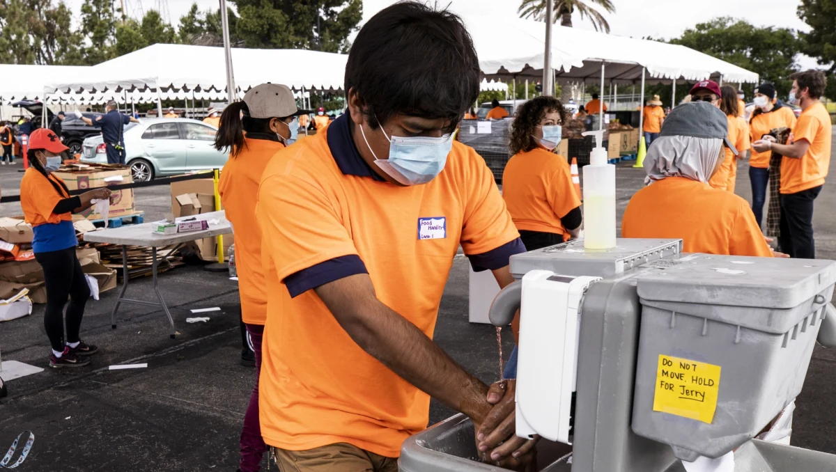 O 1514 powiększył się w ciągu ostatniej dobry bilans ofiar śmiertelnych epidemii koronawirusa w Stanach Zjednoczonych - wynika z najnowszych danych Uniwersytetu Johnsa Hopkinsa w Baltimore. W USA z powodu Covid-19 zmarły już 22 108 osoby.