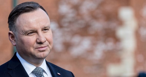 Andrzej Duda nie ma rezerw w elektoratach innych kandydatów oprócz Krzysztofa Bosaka - informuje "Rzeczpospolita", powołując się na wyniki sondażu IBRIS. Według badania, przeprowadzonego na zlecenie "Rz", Władysław Kosiniak-Kamysz zbiera najwyższy odsetek wyborców, którzy zagłosowaliby na niego, gdyby ich "kandydat pierwszego wyboru" się wycofał. "Druga jest Małgorzata Kidawa-Błońska z 10,8 proc., a obecnie urzędujący prezydent dopiero trzeci, z 5 proc." - czytamy.