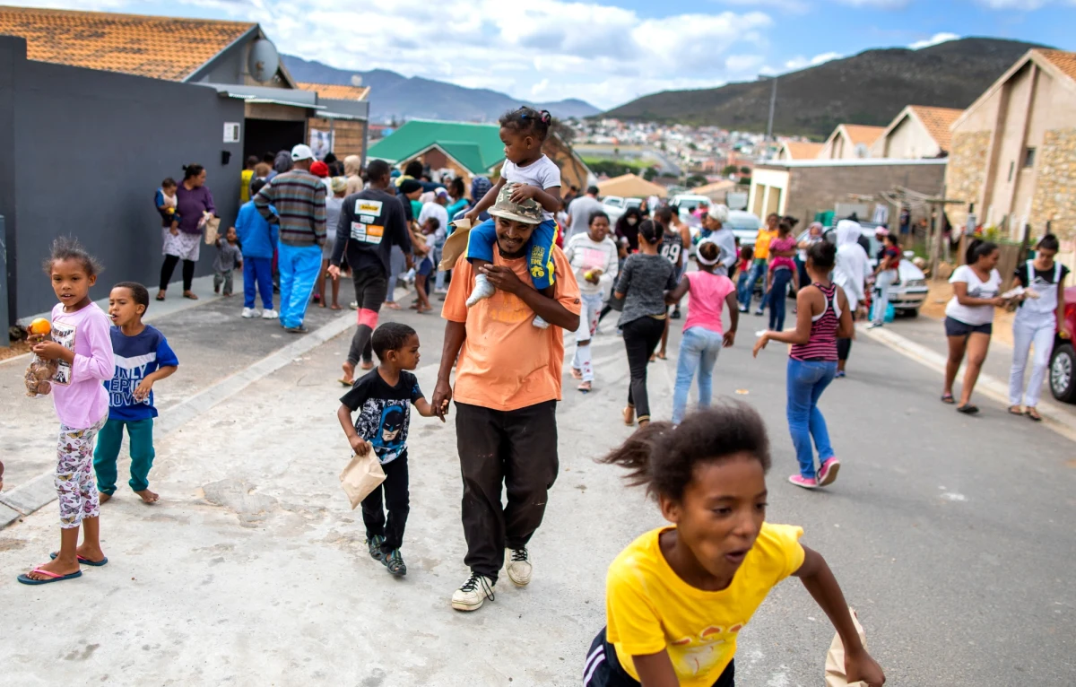 Minister finansów i gospodarki Francji Bruno Le Maire powiedział we wtorek, że najważniejsi światowi wierzyciele ze względu na pandemię koronawirusa przyjęli moratorium na spłaty długów najbiedniejszych krajów. Dodał, że kryterium to obejmuje większość krajów Afryki.