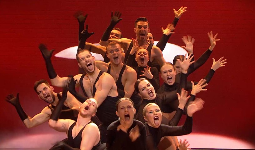 Mając na uwadze epidemię COVID-19 Telewizja Polska podjęła nagłą decyzję o wcześniejszym zakończeniu drugiej edycji tanecznego show. Zmianie ulegną też niektóre zasady i przebieg Wielkiego Finału "Dance Dance Dance". Zwycięzcy zostaną wyłonieni w głosowaniu SMS widzów.