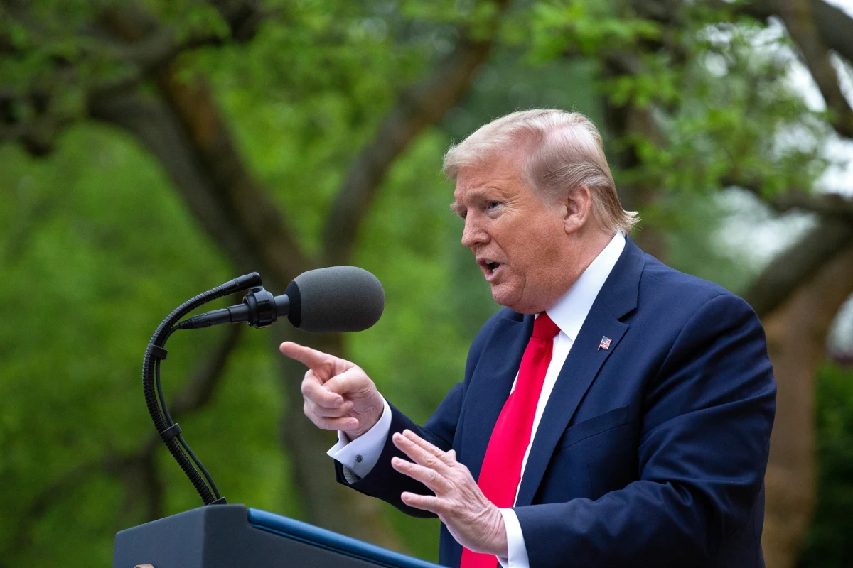 Prezydent USA Donald Trump polecił swej administracji wstrzymać wpłacanie składek na Światową Organizację Zdrowia (WHO) do czasu wyjaśnienia, jaką rolę organizacja ta odegrała w "niewłaściwym zarządzaniu i ukrywaniu rozprzestrzeniania się koronawirusa". "Świat otrzymał wiele fałszywych informacji nt. przenoszenia i umieralności z powodu koronawirusa" - ogłosił Trump, oceniając działania WHO w czasie globalnej pandemii.