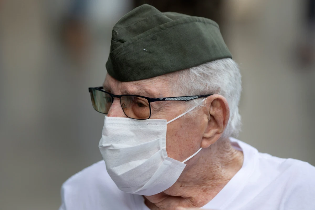 W Brazylii 99-letni weteran II wojny światowej - Ermando Armelino Piveta - wyzdrowiał z COVID-19. "To dla mnie większe zwycięstwo niż podczas wojny" - powiedział dziennikarzom. Piveta jest najstarszym Brazylijczykiem, który pokonał koronawirusa.