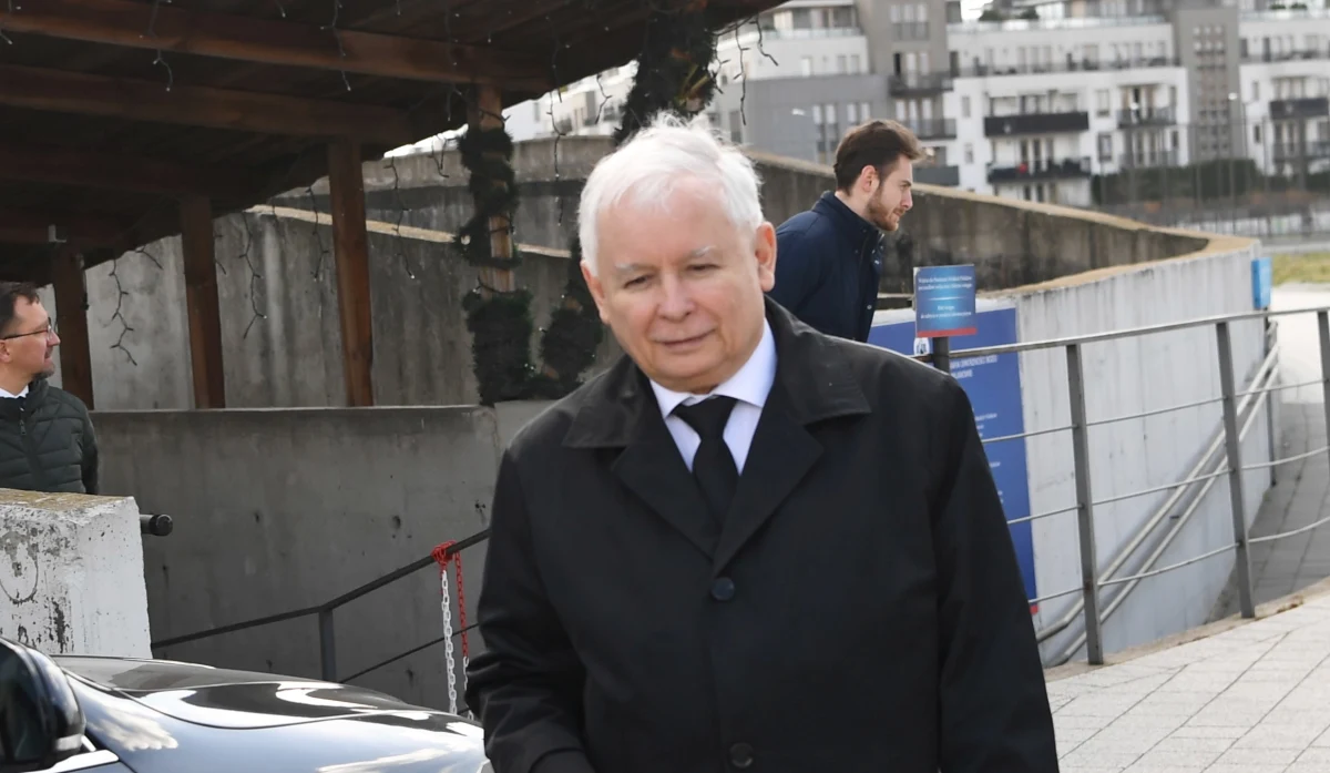 Mamy do czynienia z ułomnością polskiej demokracji, bo brakuje nam opozycji o normalnym charakterze; obecna opozycja nie dorosła do demokracji - mówi w wywiadzie dla "Gazety Polskiej" prezes PiS Jarosław Kaczyński.