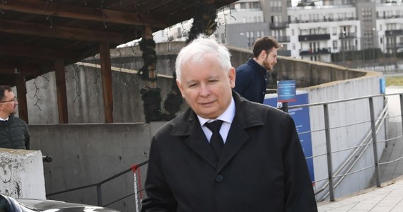 Mamy do czynienia z ułomnością polskiej demokracji, bo brakuje nam opozycji o normalnym charakterze; obecna opozycja nie dorosła do demokracji - mówi w wywiadzie dla "Gazety Polskiej" prezes PiS Jarosław Kaczyński.