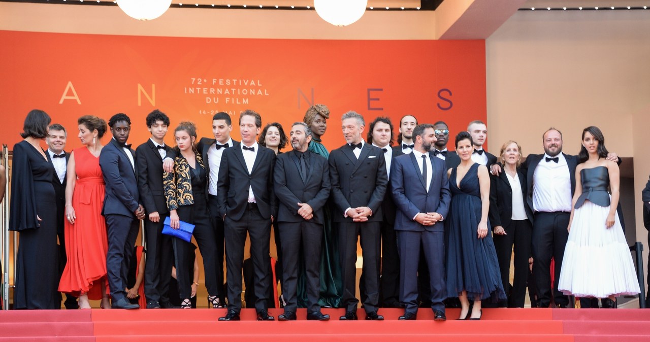 Festiwal filmowy w Cannes jak co roku miał się odbyć w maju, ale w związku z pandemią, został przeniesiony na przełom czerwca i lipca. Teraz jednak nadzieje na zorganizowanie imprezy w tym terminie również zostały rozwiane, bo zarządzenie prezydenta Emmanuela Macrona przedłużyło okres przymusowej kwarantanny we Francji. Organizatorzy mają jednak nadzieję, że tegoroczna edycja festiwalu jednak się odbędzie.