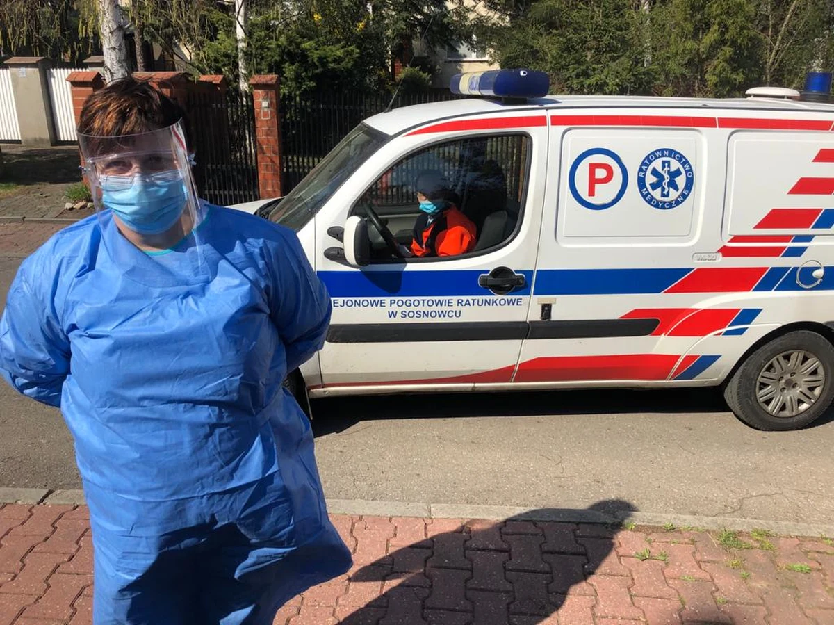 Samorządy biorą sprawy w swoje ręce - opłacają i wysyłają karetki wymazowe do osób, które zgodnie decyzją służb sanitarnych czekają na badania w kierunku koronawirusa. Kolejki takich pacjentów ciągle rosną. W Śląskiem samorządowe tzw. wymazobusy jeżdżą  już m.in. w Sosnowcu, Katowicach czy Rybniku. 