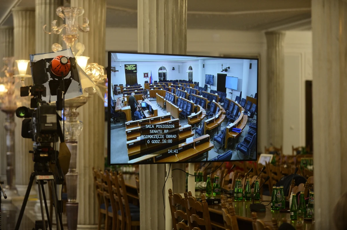 "Klub PiS opowiada się za skierowaniem projektów obywatelskich do dalszych prac w komisjach; tak jak dotychczas uważamy, że z szacunku do obywateli, którzy udzielili swojego poparcia projektom, należy tak postąpić" - powiedziała rzecznik PiS Anita Czerwińska. Przypomnijmy, że izba niższa podczas 10. posiedzenia zajmuje się projektami obywatelskimi dotyczącymi: zaostrzenia prawa aborcyjnego, nowelizacji Prawa łowieckiego, ochrony własności w Rzeczypospolitej Polskiej przed roszczeniami dotyczącymi mienia bezdziedzicznego (ustawa anty447), finansowania wynagrodzeń nauczycieli, propagowanie lub pochwalanie podejmowania przez małoletniego obcowania płciowego.