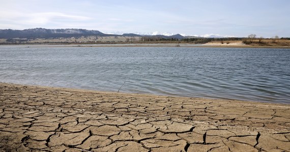 Prognozy hydrologiczne nie są optymistyczne. Jest to jedna z najgorszych sytuacji w historii pomiarów hydrologicznych w kraju. 42 stacje mierzące przepływ wód w rzekach, na 500 istniejących, odnotowały stan poniżej normy. W zeszłym roku było ich ok. 10 - poinformował rzecznik prasowy IMGW Grzegorz Walijewski.