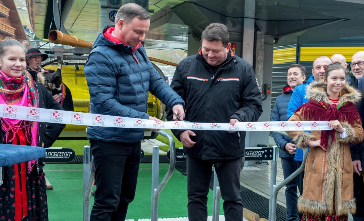 Premier spotyka się z minister sportu, oboje rozmawiają z prezesem PZPN-u. Centralne Ośrodki Sportu przechodzą niezbędne modernizacje. Związki sondują możliwości treningów. Pojawia się coraz więcej plotek dotyczących wznowienia piłkarskich rozgrywek. Światowe kolarstwo wyznacza nowy kalendarz, a Bundesliga już w piątek ma dyskutować o powrocie do gry. To oznacza, że sport na całym świecie, jak i również w Polsce, chce jak najszybciej wrócić do treningów i do gry. O tym, jak wygląda przebudzenie wśród polskich sportowców - z dyrektorem Centralnego Ośrodka Sportu Mateuszem Grzybowskim rozmawiał Paweł Pawłowski.