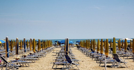 Wstęp na plażę tylko dla tych, którzy wcześniej zarezerwowali miejsca – taką propozycję przedstawił burmistrz miejscowości Jesolo koło Wenecji, jednej z najpopularniejszych nad Adriatykiem. W ten sposób chce zagwarantować bezpieczeństwo w dobie pandemii.