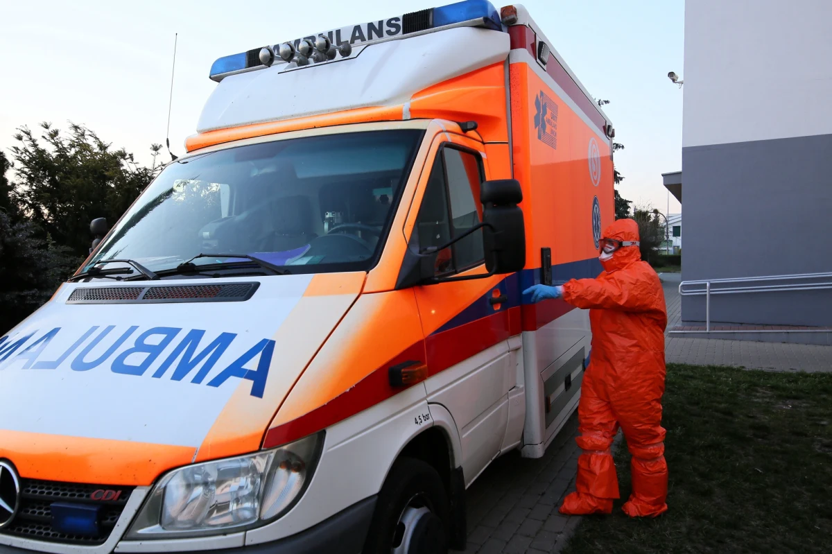 Zmarł zarażony koronawirusem fizjoterapeuta z Mazowieckiego Szpitala Specjalistycznego w Radomiu. Placówka ta stanowi największe obecnie ognisko SARS-CoV-2 w Polsce. Od początku epidemii obecność koronawirusa stwierdzono tu u 212 osób.