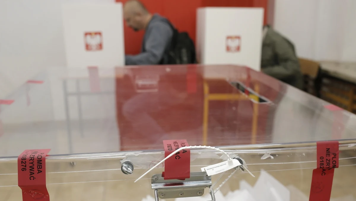 Żadne przepisy nie dają marszałkowi Sejmu prawa do zmieniania daty zarządzonych już wyborów - stwierdza w opinii dla marszałka Senatu Zespół Doradców ds. kontroli konstytucyjności prawa. Grupa konstytucjonalistów rozważała skutki, jakie dla wyborów wywołałoby wprowadzenie 30-dniowego stanu nadzwyczajnego. Pierwsi przedstawiamy ich ekspertyzę.