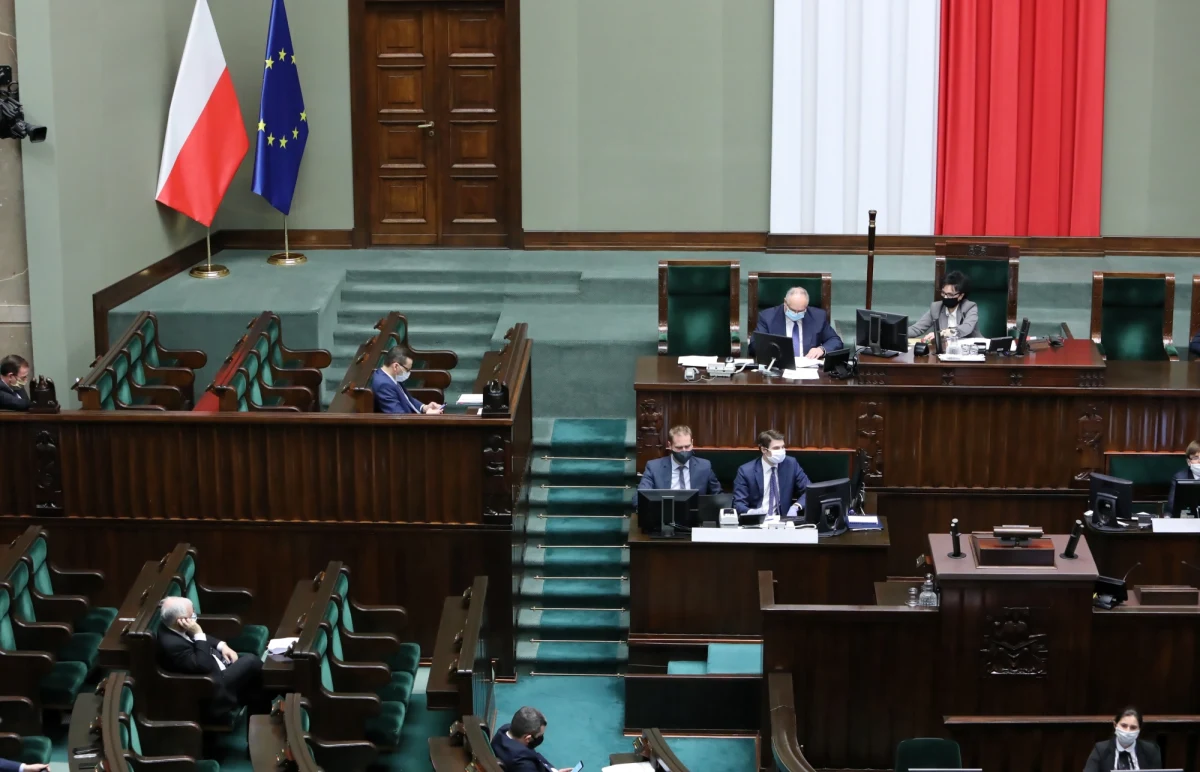 Sejm opowiedział się za skierowaniem do komisji obywatelskiego projektu "Stop Pedofilii", wprowadzającego kary za "propagowanie podejmowania przez małoletnich (osób poniżej 18. roku życia) obcowania płciowego". Ustawa w ten sposób zakazywałaby m.in. edukacji seksualnej.