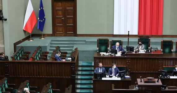 Sejm opowiedział się za skierowaniem do komisji obywatelskiego projektu "Stop Pedofilii", wprowadzającego kary za "propagowanie podejmowania przez małoletnich (osób poniżej 18. roku życia) obcowania płciowego". Ustawa w ten sposób zakazywałaby m.in. edukacji seksualnej.