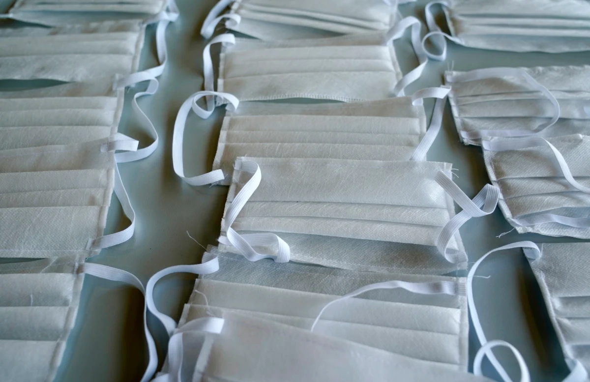 Czternaście kilogramów kokainy o wartości ponad miliona funtów próbował wwieźć do Wielkiej Brytanii 34-letni Polak - poinformowała brytyjska straż graniczna. 15 paczek z narkotykiem było ukrytych w kartonach z maseczkami do zasłaniania twarzy.
