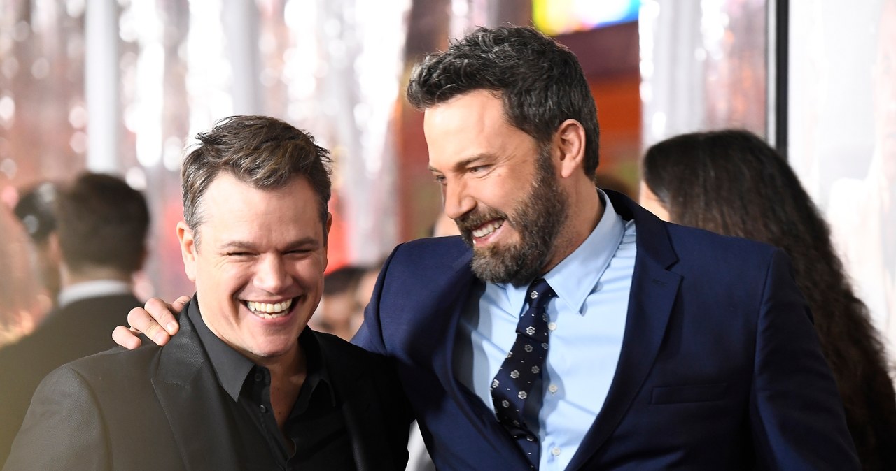 Znany aktorski duet przyjaciół, Ben Affleck i Matt Damon, zorganizowali w Internecie turniej pokera dla swoich równie sławnych kolegów. Pieniądze, które zebrali dzięki tej inicjatywie - 1,75 mln dolarów, przekazali na rzecz walki z koronawirusem.