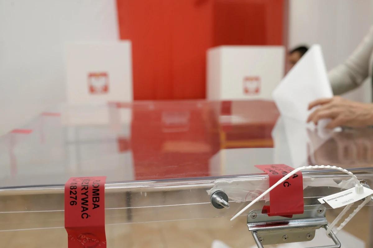 Przepisy tarczy antykryzysowej 2.0, która trafi dziś na biurko prezydenta, uniemożliwią przeprowadzenie tradycyjnych wyborów prezydenckich 10 maja w lokalach wyborczych. 