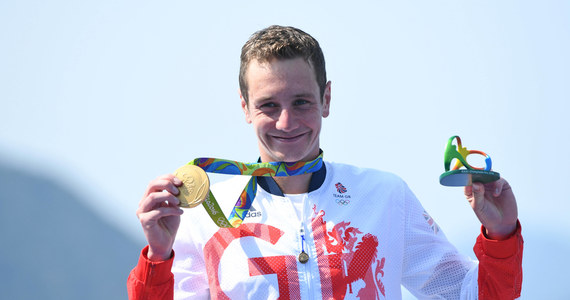 Brytyjczyk Alistair Brownlee - dwukrotny mistrz olimpijski (2012 i 2016) i świata (2009 i 2011) w triathlonie - nie rezygnuje z treningów podczas pandemii koronawirusa. W garażu domu w Leeds skonstruował pięciometrowy "basen" i trenuje w nim codziennie przez 45 minut.