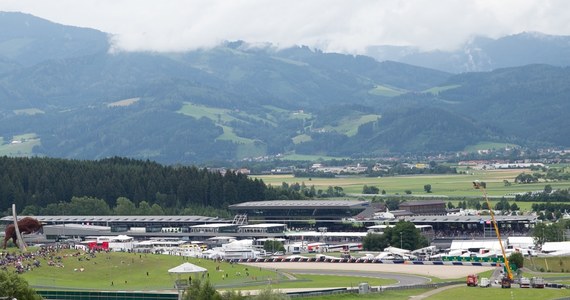 Sezon mistrzostw świata Formuły 1 rozpocznie się wyścigiem o Grand Prix Austrii 5 lipca. Nie zostaną na niego wpuszczeni kibice - poinformowała BBC. Później mają się odbyć m.in. dwie rundy na Silverstone w Wielkiej Brytanii.
