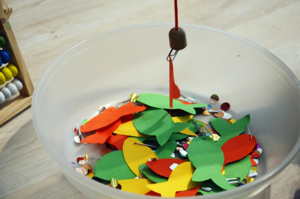 Dziś namawiamy Was na wędkowanie - oczywiście w domu. Bohaterem piątkowych zabaw będzie ryba w każdej postaci.