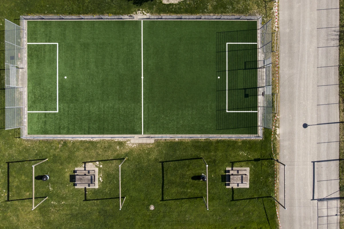 Drużyny ekstraklasy 20 kwietnia rozpoczną wdrażanie protokołu medycznego, dzięki któremu będzie możliwe wznowienie rozgrywek ekstraklasy. Przed pierwszymi meczami piłkarze wszystkich klubów dwukrotnie przejdą testy na obecność koronawirusa.