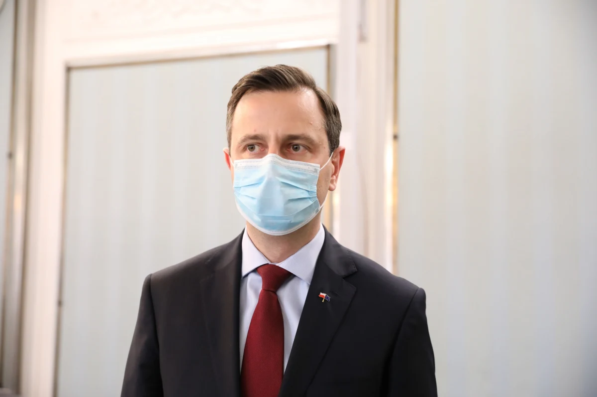 Kandydat PSL Władysław Kosiniak-Kamysz jest gotów wziąć udział w debacie prezydenckiej, organizowanej przez TVP. Małgorzata Kidawa-Błońska i niezależny kandydat Szymon Hołownia będą się zastanawiać nad udziałem - wynika z wypowiedzi samych kandydatów lub ich przedstawicieli.