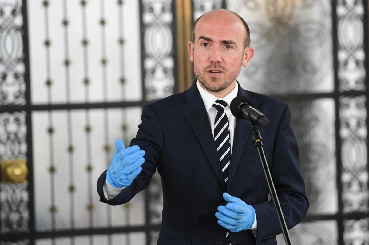 Szef PO Borys Budka ma się spotkać z liderem Porozumienia, byłym wicepremierem Jarosławem Gowinem. Z nieoficjalnych informacji PAP wynika, że Budka będzie próbował przekonać Gowina, by posłowie Porozumienia pomogli odrzucić ustawę ws. wyborów korespondencyjnych.