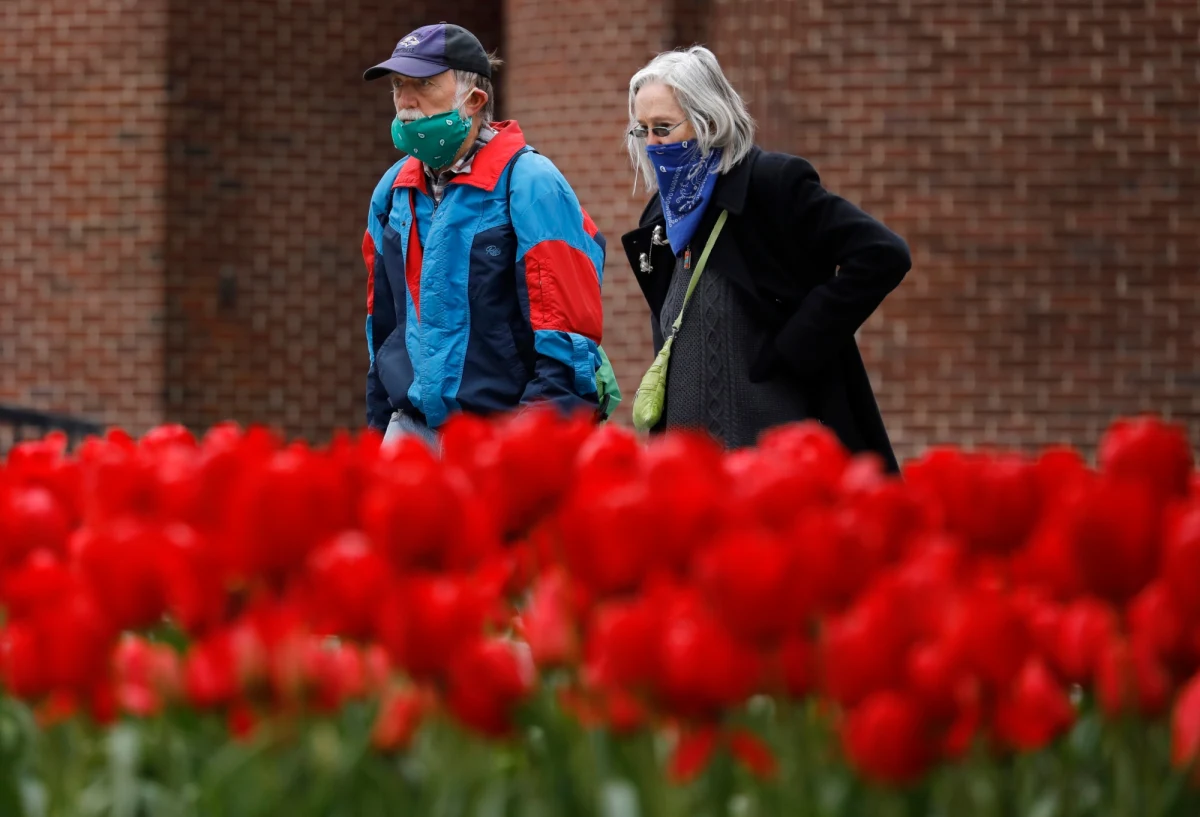Przebywające w domach opieki osoby starsze są "pożywką dla szalonego wirusa" - powiedział gubernator stanu Nowy Jork Andrew Cuomo podczas codziennego briefingu na temat pandemii Covid-19. Dodał, że właśnie placówki dla seniorów "przepełniają nas w tym wszystkim największą trwogą".