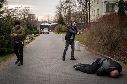 Zdjęcie ilustracyjne Gliniarze odcinek 421 "Niebezpieczna kobieta"