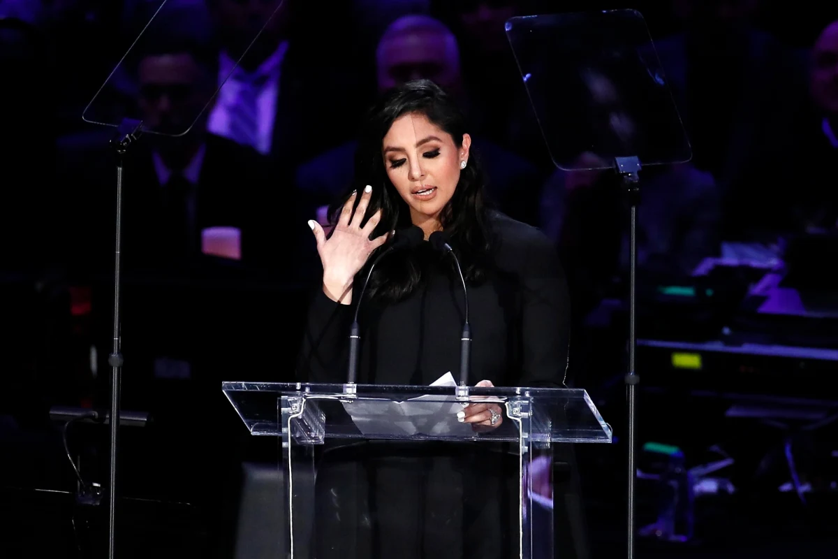 Vanessa Bryant, wdowa po tragicznie zmarłym słynnym koszykarzu Kobe Bryancie, napisała w sobotę na Instagramie o przypadającej tego dnia 19. rocznicy ich ślubu. W czułych słowach zwróciła się do męża: „Mój królu, moje serce, mój przyjacielu”.