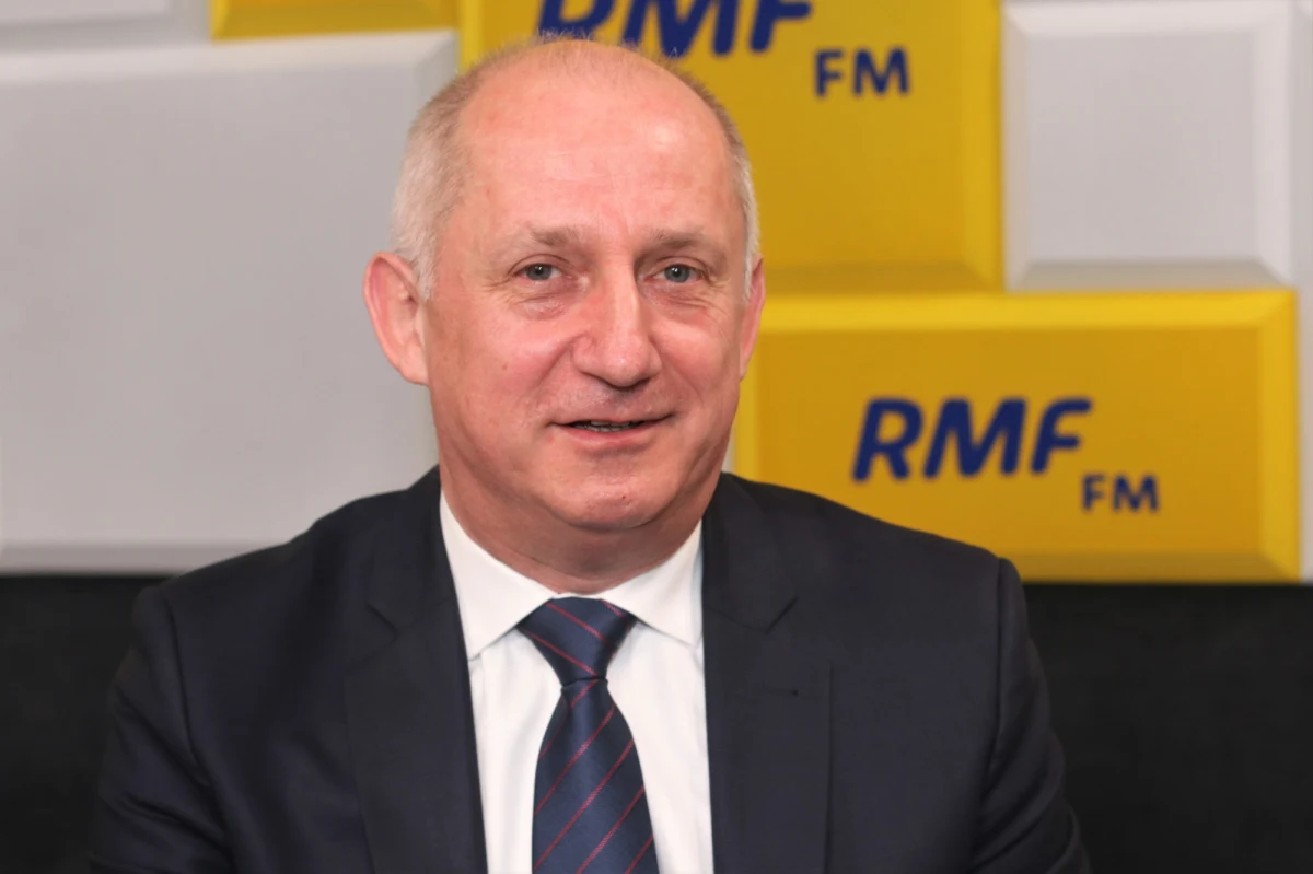 "To, co proponuje premier Sasin i prezes Kaczyński, to nie są wybory. To być może można nazwać loterią pocztową Jacka Sasina, a na pewno nie wyborami" - stwierdził w Porannej rozmowie w RMF FM Sławomir Neumann, poseł Platformy Obywatelskiej. "Nie ma wyborów 23 maja, nie ma takiego prawa, które by mówiło o tym, że wybory będą 23 maja. Takie prawo nie wejdzie w życie" - dodał.