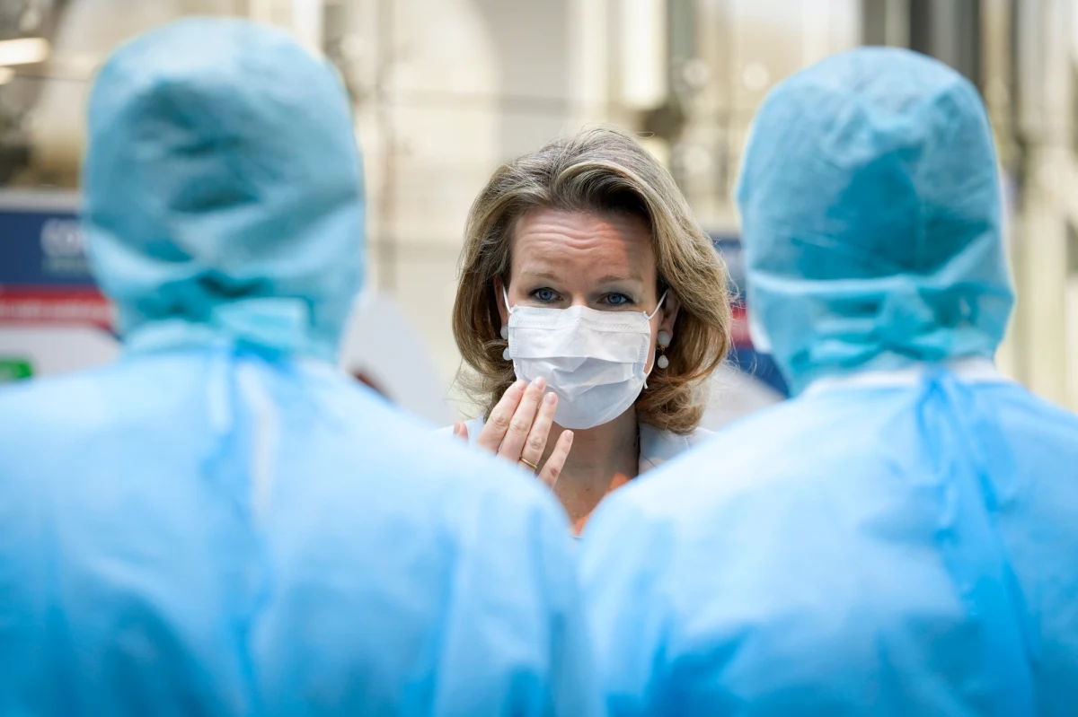 Liczba osób hospitalizowanych z powodu Covid-19 spadła w Belgii poniżej 5 tys., osiągnąwszy najniższy poziom od trzech tygodni - wynika z niedzielnych informacji centrum kryzysowego. Od soboty ze szpitali wypisano 409 osób, a 265 przyjęto. Zmarło 230 chorych.