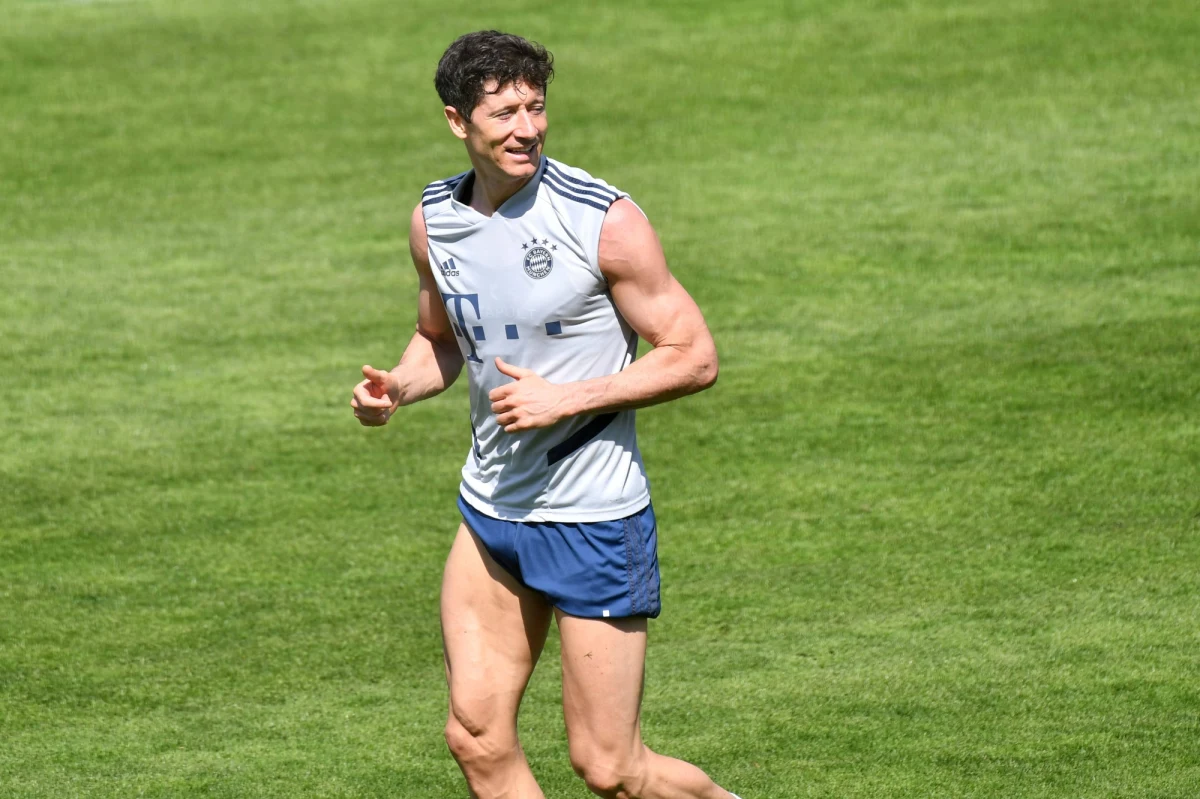 Zdaniem portalu ESPN pozyskanie Roberta Lewandowskiego przez Bayern Monachium było najlepszym wolnym transferem w historii. W piłce nożnej wolnym transferem nazywa się przejście zawodnika do nowego klubu po wygaśnięciu kontraktu, czyli bez płacenia za niego.