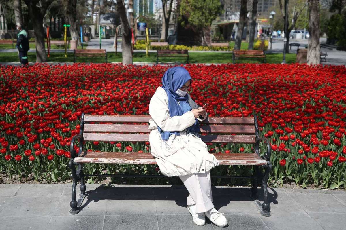 Bilans potwierdzonych przypadków zakażenia koronawirusem w Turcji wzrósł do 86 306 - poinformował minister zdrowia Fahrettin Koca. Jak podała agencja Reutera, to najwyższa liczba infekcji poza państwami Europy i USA.