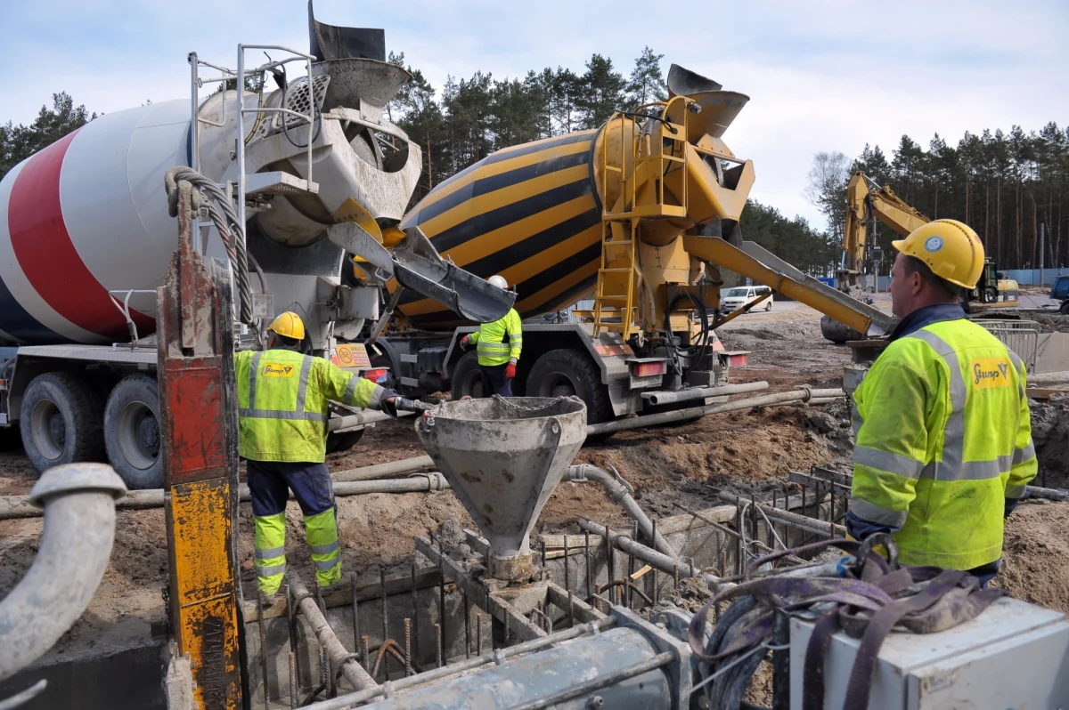 Główny Urząd Statystyczny podał, że w marcu liczba miejsc pracy w polskich firmach skurczyła się o 34 700 miejsc pracy. Jest źle, ale tragedii nie ma - tak ekonomiści komentują najnowsze dane Głównego Urzędu Statystycznego.