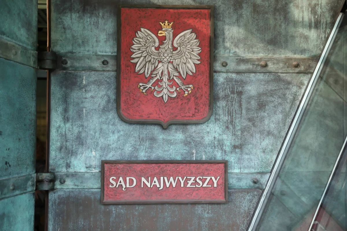 Styczniowa uchwała Sądu Najwyższego naruszyła standard niezależności sądu i niezawisłości sędziego - wskazał w uzasadnieniu wyroku Trybunału Konstytucyjnego sędzia Stanisław Piotrowicz. Dodał, że uchwała przyznała jednym sędziom prawo decydowania o statusie innych sędziów.