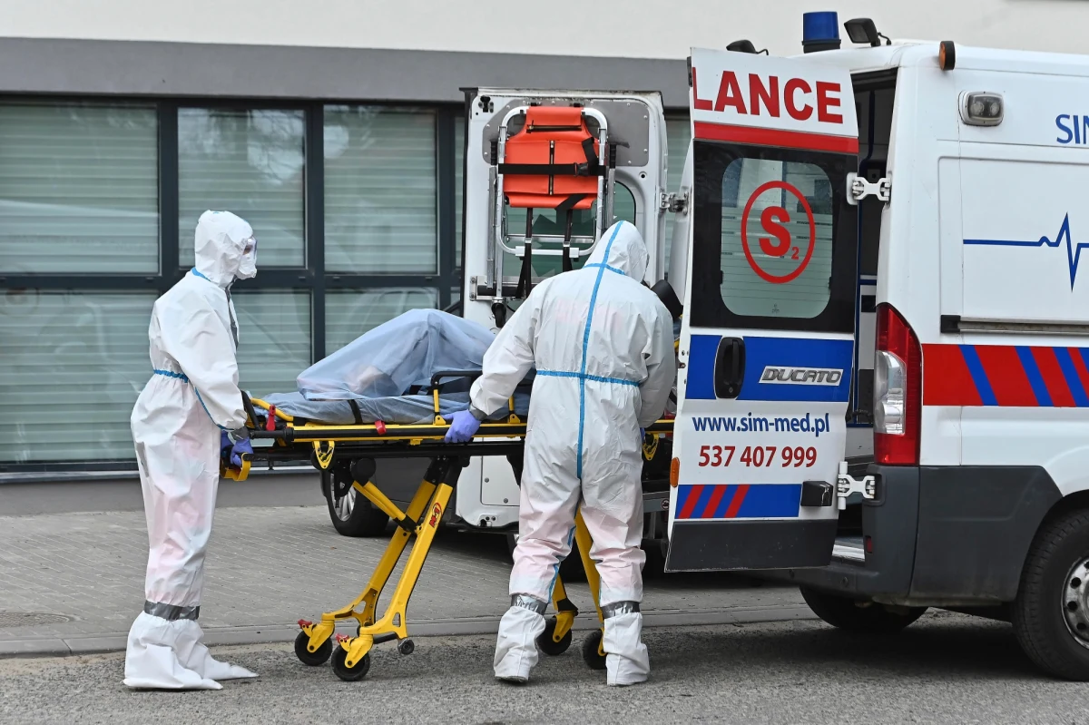 Żadna z izb lekarskich i pielęgniarskich na Mazowszu nie przekazała wojewodzie list z nazwiskami medyków gotowych do dodatkowej pracy w miejscach, gdzie brakuje personelu medycznego. Wczoraj upłynął termin na wskazanie takich osób. Wcześniej wojewodowie sami delegowali lekarzy i pracowników np. do pracy w DPS-ach. Większość się nie stawiła. 