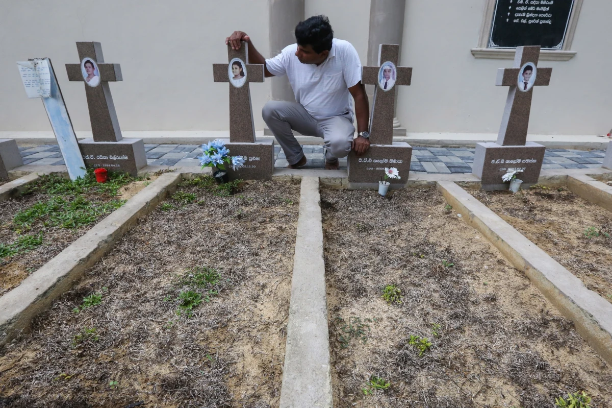 Mija rok od tragicznej Wielkanocy na Sri Lance. Zamachowcy samobójcy dokonali serii skoordynowanych ataków na kościoły oraz luksusowe hotele. Zginęło ponad 250 osób. W całym kraju rozległy się kościelne dzwony, dla uczczenia ofiar. Obchody tej tragicznej rocznicy jednak nie odbywają się na dużą skalę, ze względu na obostrzenia, jakie obowiązują w związku z rozprzestrzenianiem się koronawirusa.