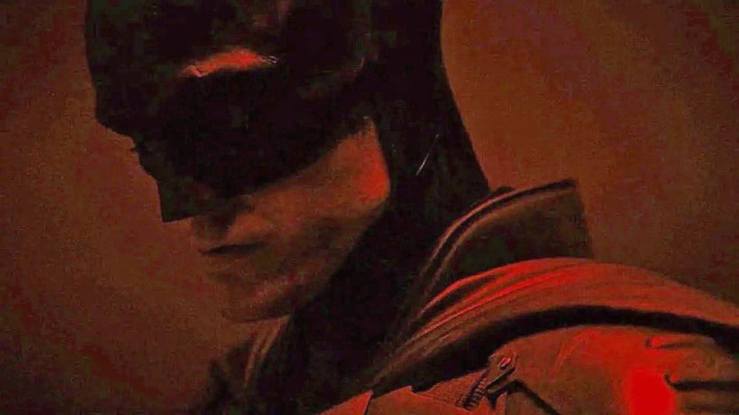 Studio filmowe Warner Bros. podjęło decyzję o przełożeniu premier kilku ze swoich najbardziej oczekiwanych filmów. Wśród tytułów, które zobaczymy w kinach później, jest m.in. "The Batman" Matta Reevesa. Pierwotnie jego premiera miała się odbyć 25 czerwca 2021 roku. Trzeba będzie na nią poczekać jednak o kilka miesięcy dłużej, bo do 1 października.