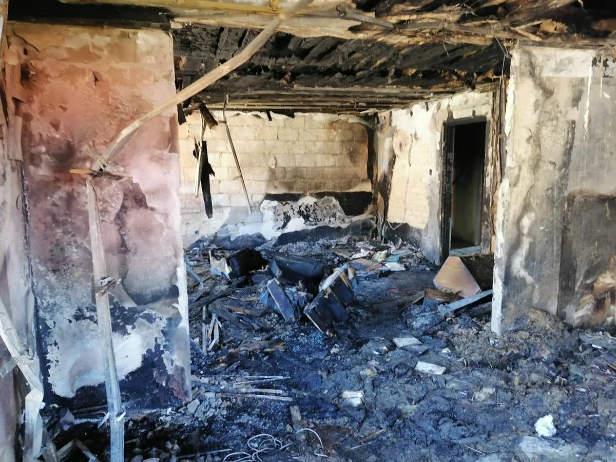 10-latek cierpiący na autyzm został bardzo poważnie ranny w pożarze domu wielorodzinnego w Skorzynicach na Dolnym Śląsku. Chłopiec w momencie, gdy pojawił się ogień, schował się w szafce, z której wyciągnął go starszy brat. Ma poparzone ponad 80 procent ciała. Jego stan jest ciężki, ale stabilny. Do szpitala trafiła również mama 10-latka, która podtruła się dymem. Jej życiu nic nie grozi. 