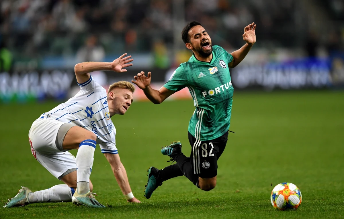 Wznowienie rozgrywek pierwszej i drugiej ligi piłkarskiej, przerwanych z powodu pandemii koronawirusa, nastąpi w okresie od 30 maja do 6 czerwca - poinformował Polski Związek Piłki Nożnej. Zaległe mecze ćwierćfinału Pucharu Polski mają być rozegrane 27 maja.